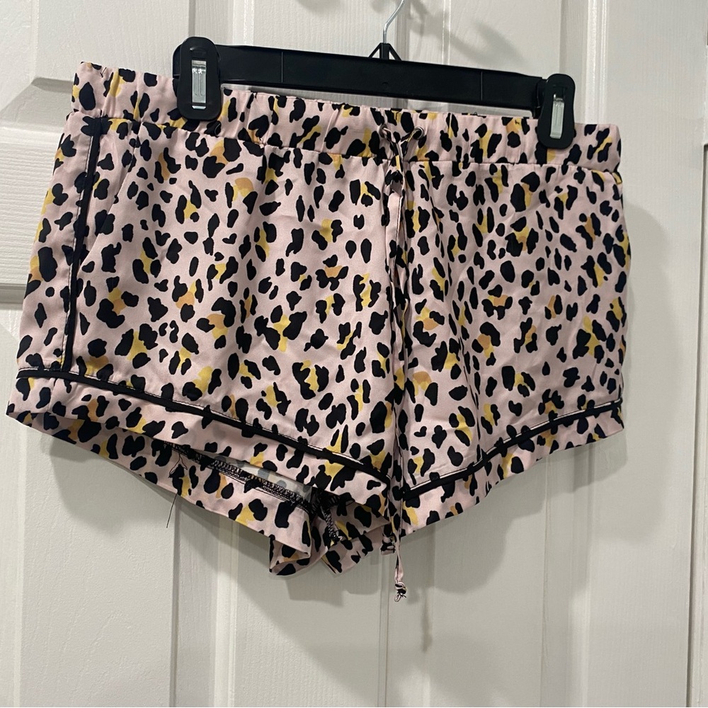 Plush Stylish Leopard Print Women's Pajama Shorts